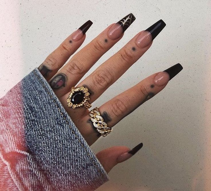 Black Widow Nails, Wreath Ring, Nagellack Trends, Peach Nails, Halloween Acrylic Nails, Black Acrylic Nails, Nail It, Edgy Nails, Grunge Nails