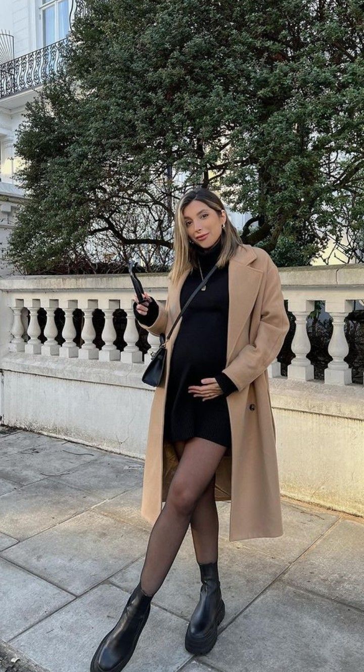 Winter Fashion Outfits Pregnant, Fall Outfit Maternity, Pregnant Work Outfit Winter, Pregnant Outfits Fall Winter, Winter Fashion Pregnant, Maternity Chic Outfits, Pregnant Cold Weather Outfits, Cute First Trimester Outfits, Pregnate Outfit Winter