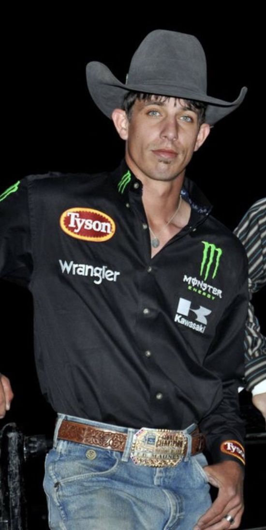 J B Mauney, Jb Mooney, Ky Hamilton, Jb Mauney, Pbr Bull Riding, Funny Horse Videos, Rodeo Cowboys, Bull Rider, Fine Shyt