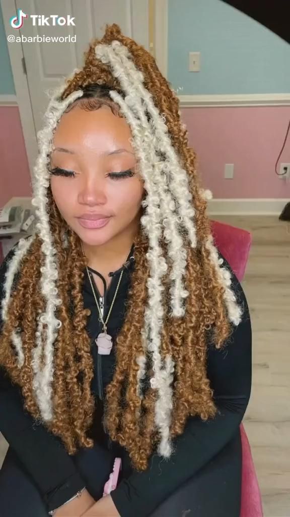 Faux Locks With Color, Long Butterfly Locs With Color Blonde, Soft Locs Color Combos, Butterfly Locs Styles Long, Butterfly Locks With Color, Brown And Blonde Butterfly Locs, Brown And Pink Butterfly Locs, Faux Locs Hairstyles With Color, Long Butterfly Locs With Color