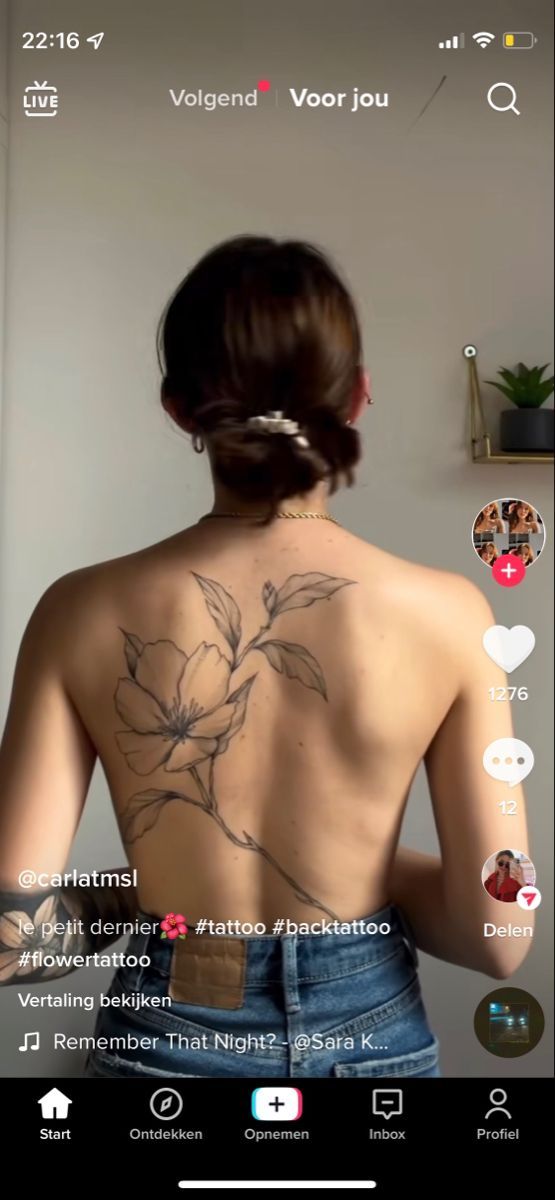 Backtattoo Tattoos Across Back Women, Simple Back Piece Tattoo, Feminine Back Shoulder Tattoos, Spine Tattoo Women Unique, Delicate Flower Back Tattoo, Magnolia Tattoo Back, Fine Back Tattoo Women, Entire Back Tattoo, Flowy Back Tattoo