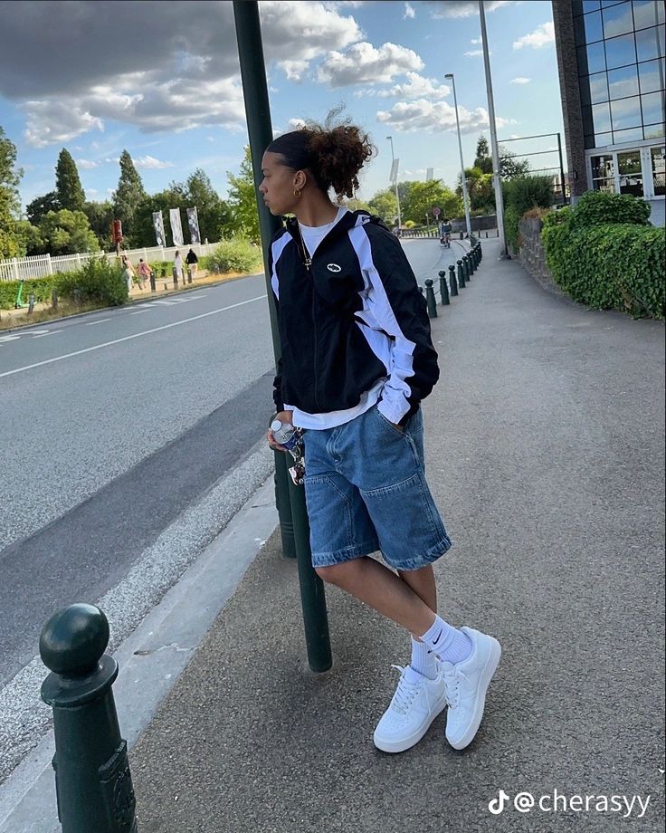 Jorts Outfit, Tomboy Femme, Street Style Outfits Casual, Cargo Pants Outfits, Outfit Denim, Cargo Pants Outfit, K Fashion, Pants Outfits, Tomboy Outfits