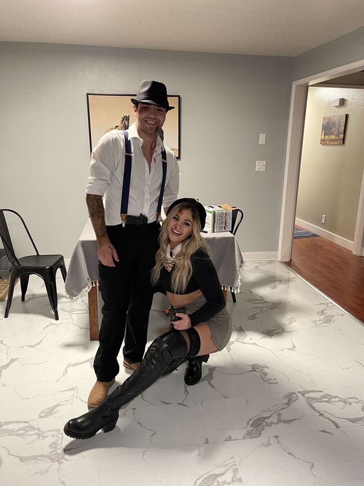 Bonnie and Clyde blood halloween couples costume Couples Costume Halloween, Bonnie And Clyde Costume, Couples Halloween Costumes, Cute Creepy, Bonnie And Clyde, Halloween Costumes, Dress Up, Halloween