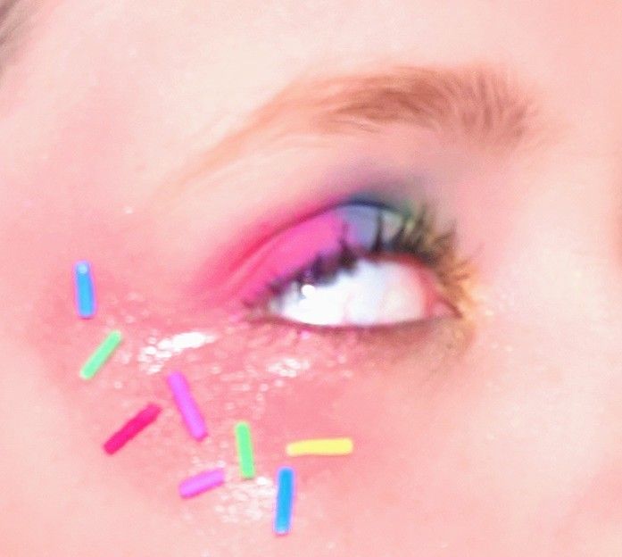 Sprinkles Makeup Look, Candy Witch Aesthetic, Candycore Makeup, Eye Candy Costume, Candy Theme Makeup, Sprinkle Photoshoot, Candy Outfit Aesthetic, Candy Themed Makeup, Candy Themed Photoshoot