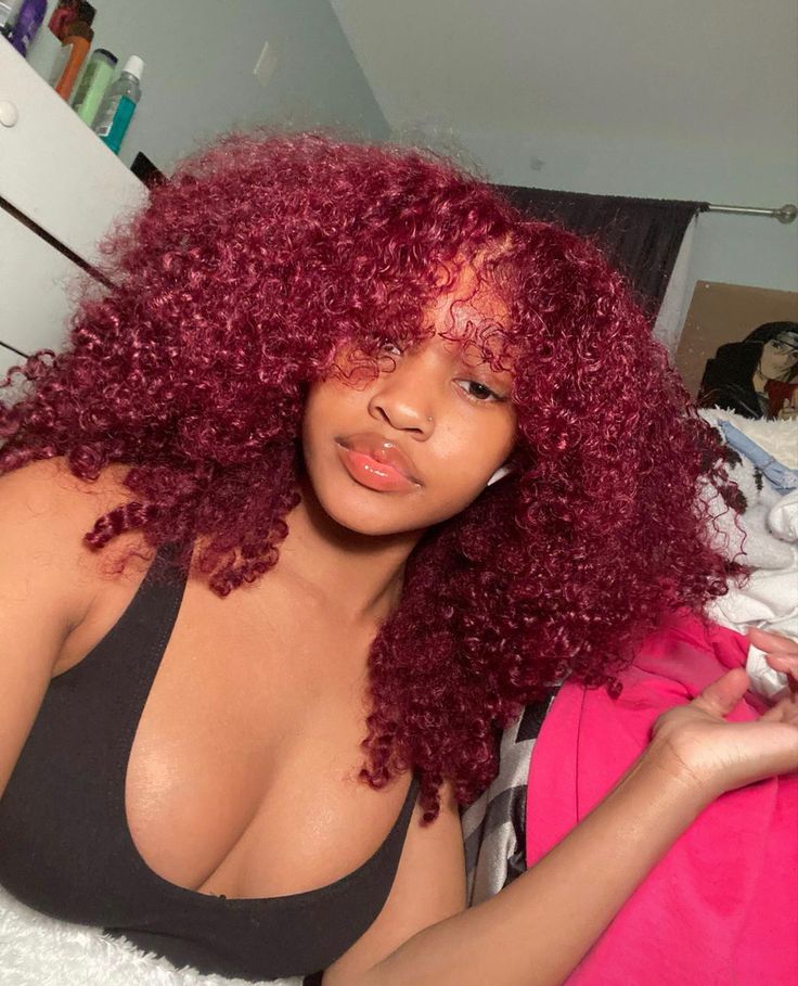 Burgundy Curly Hair, Dyed Curly Hair, Girl Hair Colors, Red Hair Inspo, Red Curly Hair, Dyed Red Hair, Colored Curly Hair, Dyed Natural Hair, Beautiful Curly Hair