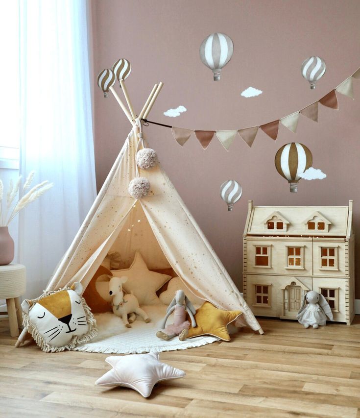 Add a splash of color to your baby's room with these playful, yet classic baby wallpaper designs. Hygge Nursery, Girls Bedroom Wallpaper, Hygge Design, Baby Nursery Wall Decor, Baby Boy Decorations, Tipi Tent, Baby Boy Room Decor, Teepee Tent, Kids Room Wallpaper