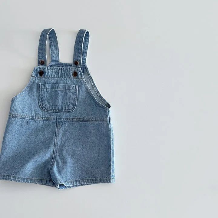 Dress your little trendsetter in ultimate comfort and style with these cool Unisex Kids Denim Overalls! 😎 Crafted from 100% cotton, these overalls are breathable and gentle on your child's skin, perfect for all-day summer adventures. The trendy loose fit allows for maximum mobility, while the classic button fly adds a touch of timeless coolness. Available in a range of sizes for toddlers (1-6 years old), this unisex piece is a must-have for any summer wardrobe. So let your little one rock the latest styles in ultimate comfort with these awesome denim overalls! 👖☀️ Specifications: Material: Cotton Style: Trendy Pattern Type: Solid Season: Summer Gender: Unisex Age Range: 1-6 years Closure Type: Button Fly Department Name: Children Fit Type: Loose Fit: Fits true to size, take your normal s Kids Denim, Romper Outfit, Girls Blouse, Summer Adventures, Jogger Set, Boys Top, Denim Overalls, Blue Jacket, Blouse Dress