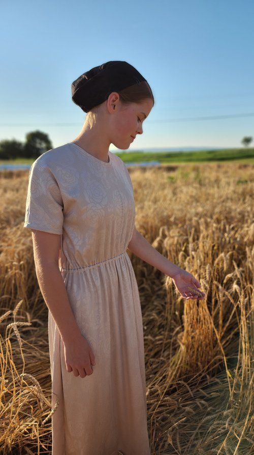 Mennonite Dress Ideas Sleeve, Mennonite Fashion, Modest Christian Fashion, Mennonite Dress Ideas, Modest Womens Fashion, Amish Dresses, Modest Dress Patterns, Amish Dress, Mennonite Dress