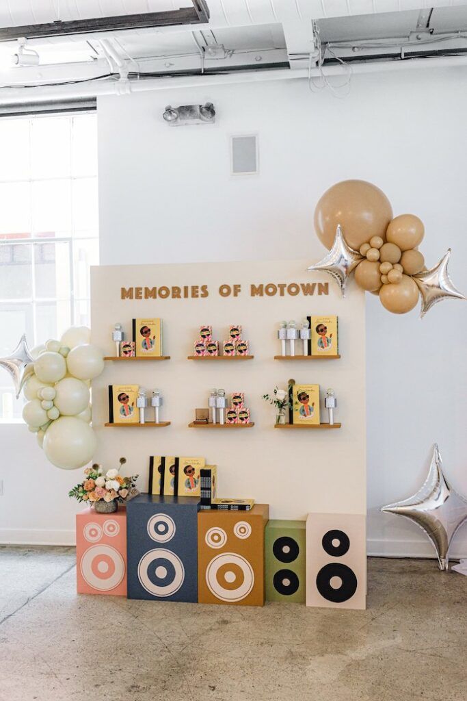 balloons and decorations are on display in an office