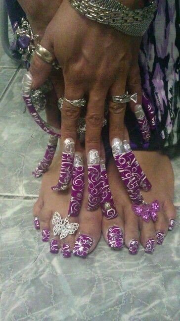 Hooch Is Mama Aesthetic, Cute Curved Nails, Curved Nails Acrylic, 2000s Acrylic Nails, 2000s Nail Designs, 2000s Nail Art, Extreme Nail Art, 90s Nail Art, 2000s Nails Acrylic