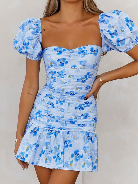 Puff sleeve printing dress Patterned Hoco Dress, Cloud Dress, Blue Floral Mini Dress, Hoco Ideas, Semi Dresses, Laundry Guide, Dainty Style, Hoco Dress, Marine Uniform