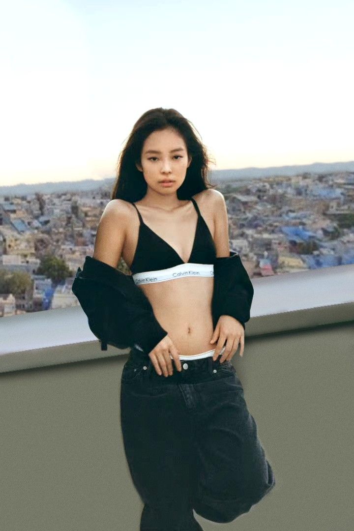 Jennie Calvin Klein, Hot Poses, Casual Chic Outfit, Jennie Lisa, Fit Body, Black Xs, Blackpink Fashion, Blackpink Jennie, Body Goals