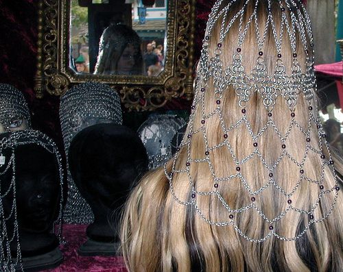 chain mail headpiece | Flickr - Photo Sharing! Hair Snood, Medieval Aesthetic, Yantai, Joan Of Arc, Chain Mail, Jewelry Inspo, Headpiece, The Back, Couture