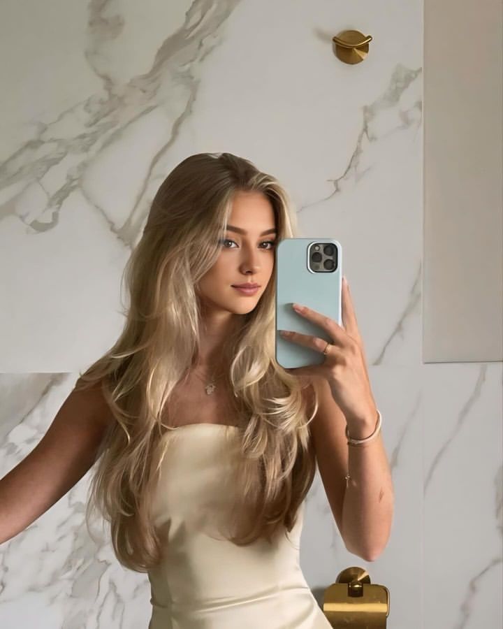 Pretty Models With Blonde Hair, Beautiful Blonde Face Claim, Pretty Blondes Green Eyes, Honey Blonde Hair Green Eyes, Hoț Blonde Girl, Pale Girl Blonde Hair, Pretty Teen Girls With Blonde Hair Long, Blonde Girl Hairstyles, Dirty Blonde Girl Face Claim