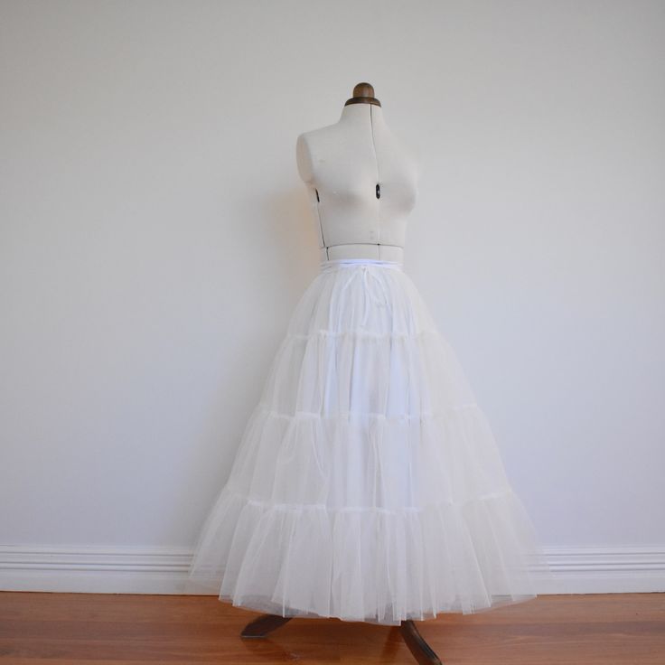 how to make a tulle petticoat Tulle Underskirt Diy, How To Make A Petticoat, Diy Petticoat, Petticoat Pattern, Circle Skirt Tutorial, Tulle Petticoat, Classic Baby Clothes, Garment Construction, Tulle Underskirt