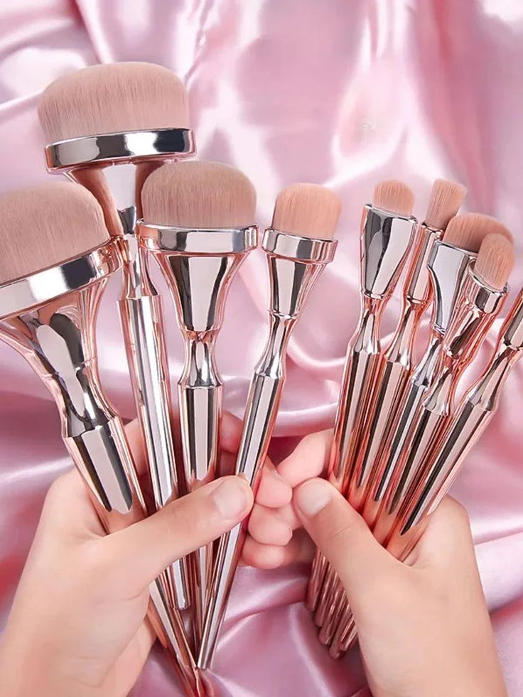 Specifications: Name: 9pcs makeup brushes setMaterial: high-end handle + aluminum tube + imported nylon hairBrush handle specifications: portable modelsPacking: OPP or PU Bag Packing Rose Gold Makeup Brushes, Golden Makeup, Rose Gold Makeup, Beauty Brushes, Makeup Brush Set Professional, Brush Type, Concealer Brush, Brush Kit, Luxury Makeup