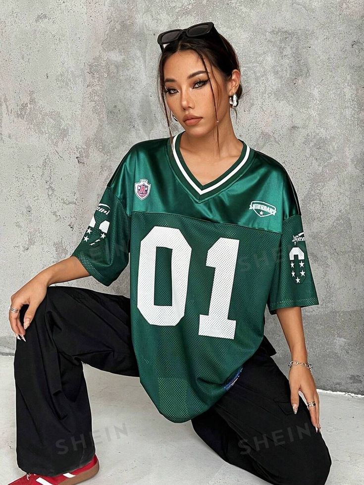 SHEIN USA Sporty V-neck Top For College, Green V-neck Tops For Streetwear, Green V-neck Streetwear Tops, Green Short Sleeve Sportswear Jersey, Sporty V-neck Jersey For Sports, Green Casual Jersey For Sports Events, Casual Green Jersey For Sports Events, Casual V-neck Top For College, Casual Green Sports Jersey