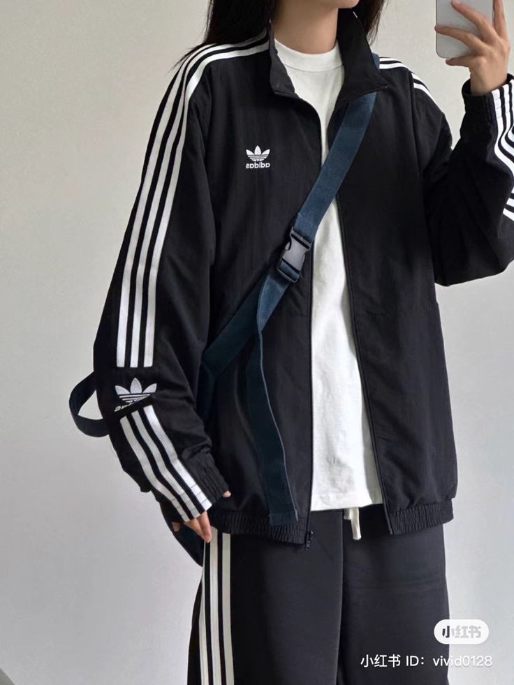 Boyish Style Korean, Adidas Jacket Outfit, Girls Haircut, Tomboy Outfit Ideas, Baggy Outfit Ideas, Boyish Outfits, Jacket Outfit Women, Shoes Outfit Fashion, Korean Casual Outfits