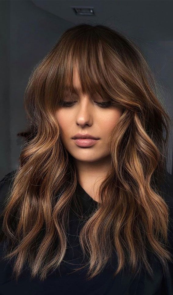 83. Bronze Caramel with Fringe Brunette hair refers to hair that is dark brown in colour. It can range from a light, almost-mousy brown... Espresso Hair Color, Rambut Brunette, Luxurious Hair, Brunette Balayage Hair, Chic Vibes, Winter Hair Color, Winter Hair, Balayage Brunette, Long Hair With Bangs