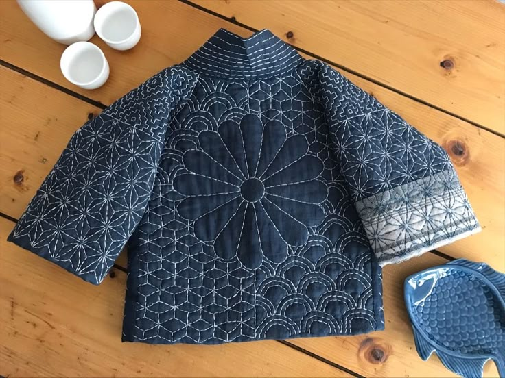 Indigo handmade sashiko quilted jacket for toddler or child Sashiko Kimono, Sashiko Jacket, Kimono Styles, Denim Repair, Boro Stitching, Sashiko Pattern, Japanese Patchwork, Denim Crafts Diy, Wearable Art Clothing