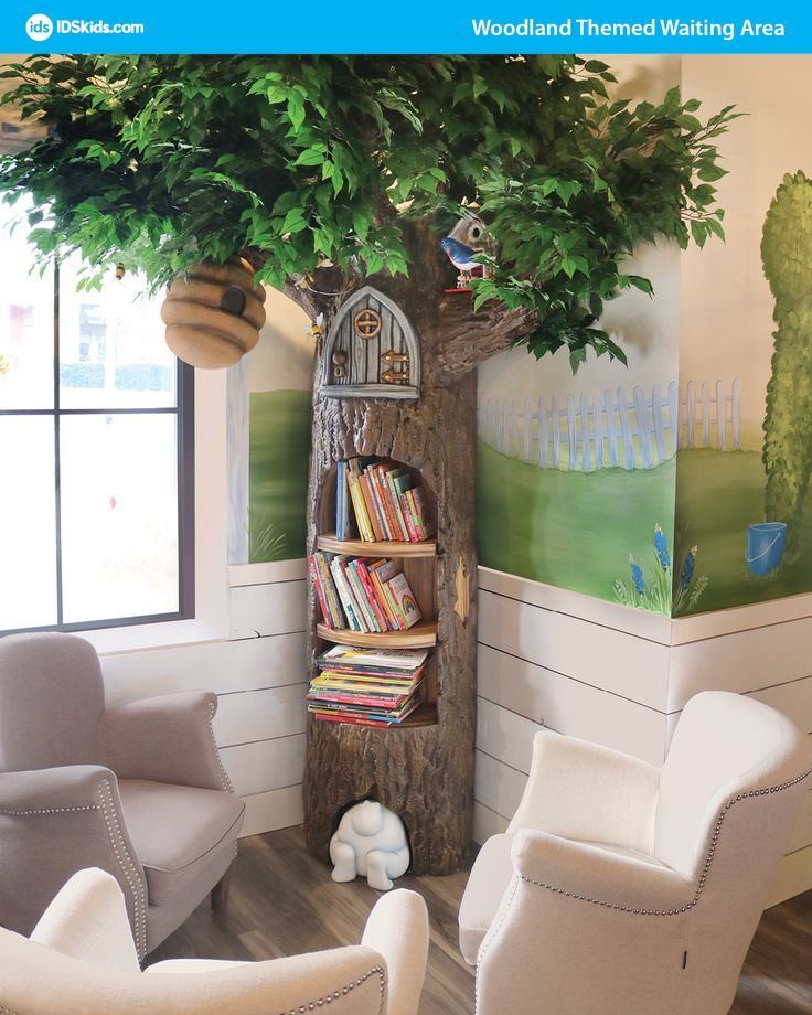 This photo shows how to use themed environments within waiting areas. This waiting area has themed décor showing woodland theming and involves a large scale, realistic style tree foam sculpture and fun adorable woodland forest animals to match. This theming can used for pediatric spaces for kids and kids play areas within churches, malls, schools, and other child-friendly businesses. Woodland Diy Decor, Reading Space Ideas, Pediatric Waiting Room Ideas, Interactive Activities For Kids, Swiftie Bedroom, Kids Jungle Room, Forest Classroom, Kids Salon, Forest Room