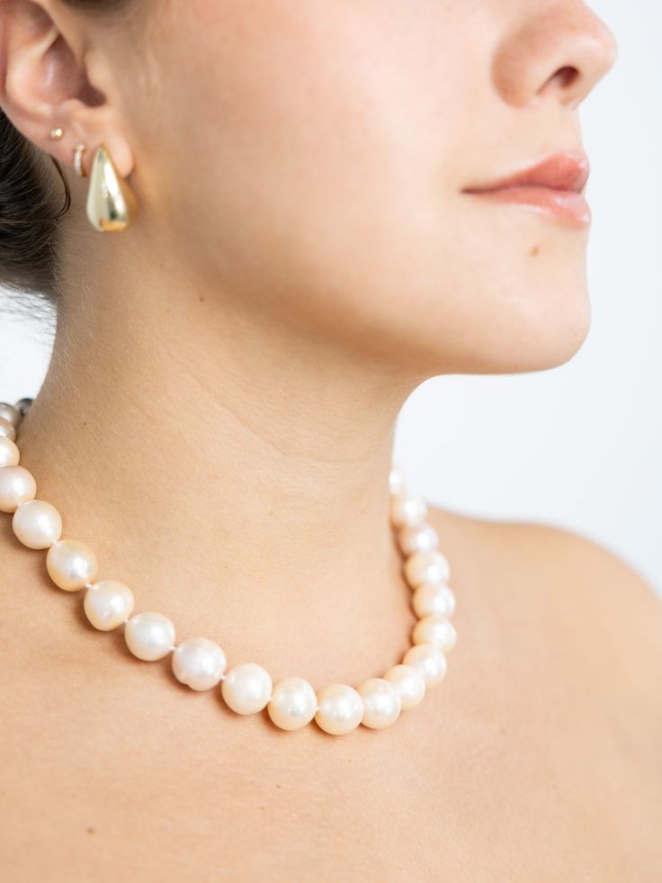 Add a touch of sophisticated, timeless beauty to your wardrobe with our Pink Pearl Necklace. Elevate any outfit with this elegant piece! 18 inches long Freshwater Pearls Pearl White Necklace For Evening, Elegant Long Single Strand Pearl Necklace, Elegant Long Pearl Necklace, Luxury Formal Necklaces With Sterling Silver Clasp, Refined Evening Necklace, Feminine Formal Necklace With Pearl Chain, Classic Long Pearl Drop Necklace, Feminine Formal Necklaces With Pearl Chain, Formal Feminine Necklace With Pearl Chain