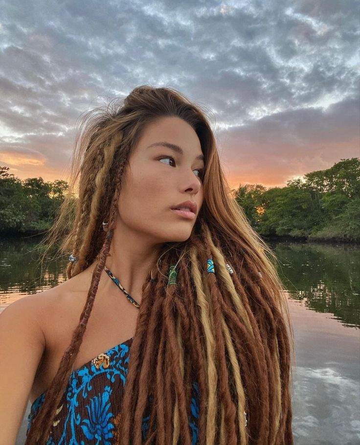 Brown Hair Dreadlocks, Dreadlocks Braids Hairstyles, Partial Braids, Partial Dreads Placement, Dreadlocks Aesthetic, Partial Locs, Dreadlock Women, Bohemian Dreads, Partial Dreadlocks