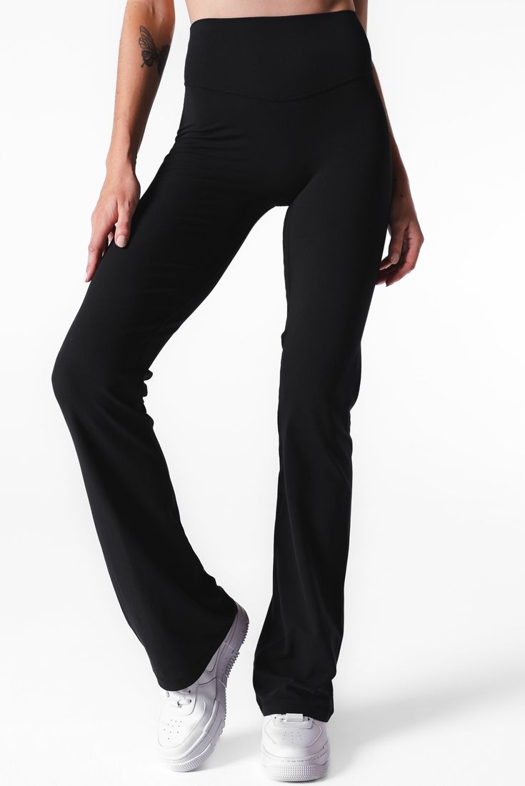 Our Cloud II Foldover Trouser is designed for the ultimate comfort whether you are enjoying your workout of the day or stopping by your favorite coffee shop. This pant offers medium support and compression to accentuate your assets. Breathable Micro-elastic Workout Bottoms, Black Breathable 4-way Stretch Pants, Functional Elastane Pants For Gym, Versatile Hip-length Gym Activewear, Breathable Stretch Workout Pants, Functional Elastane Gym Pants, Moisture-wicking 4-way Stretch Workout Pants, Workout Pants With Moisture-wicking And 4-way Stretch, Comfort Stretch Versatile Gym Pants