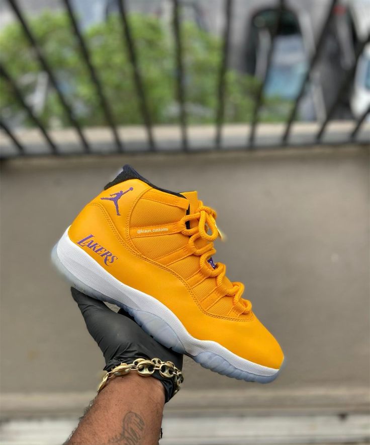 Custom Lakers Themed Retro 11s - Kiaun's Customs Atlanta Braves Outfit, Af1 High, Lakers Colors, Nike Shoes Women Fashion, Custom Jordans, Jordan Shoes Retro, Shoes World, Teenage Fashion, Nike Sneakers Women