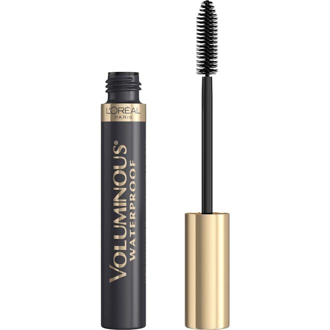 This $9 Mascara Will Survive Swimming & Sweating Black Brown Mascara, Mascara Loreal, Loreal Mascara, Loreal Paris Makeup, Smudge Proof Mascara, Voluminous Mascara, Paris Makeup, Mascara Primer, Brown Mascara