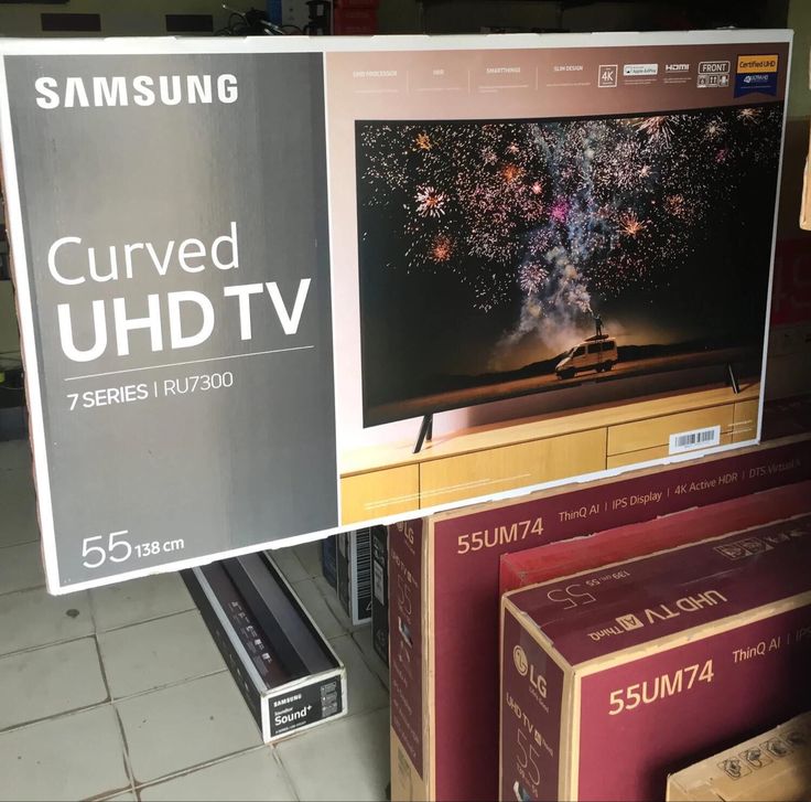 the samsung curved uhd tv is on display in a store for $ 599