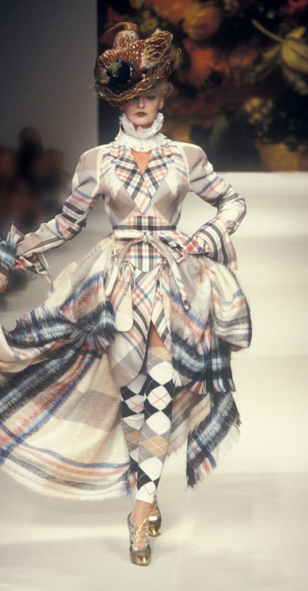 Vivienne Westwood Punk, Vivienne Westwood Designs, Vivienne Westwood Fashion, 90s Runway Fashion, Runway Fashion Couture, Runway Outfits, Estilo Punk, Mode Inspiration, Contemporary Fashion