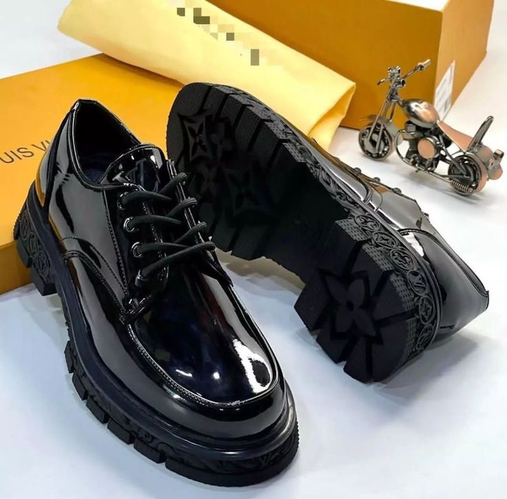 Men Platform Shoes, Guys Fashion Casual, Gents Shoes, Boots Outfit Men, Black Leather Dress Shoes, Classy Outfits Men, Black Shoes Men, Mens Fashion Casual Outfits, Leather Dress Shoes