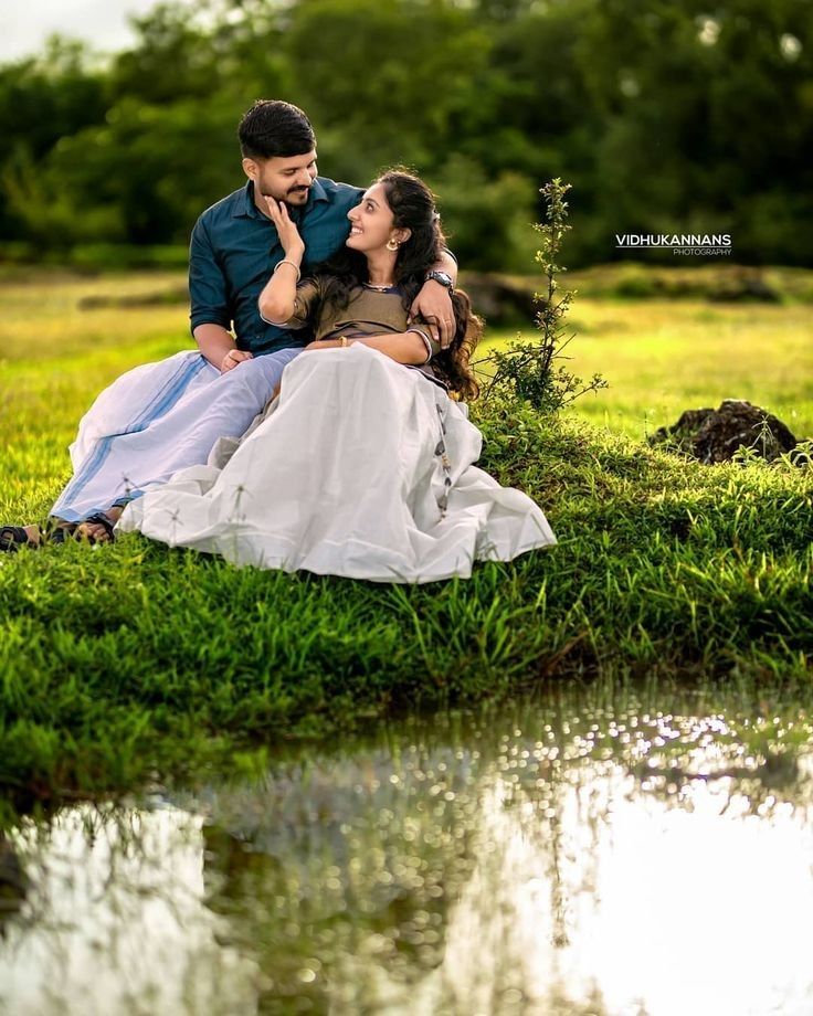 So cute couple 
#couple #couplephotos #loves #preweddingphotoshots #coupledress #❤️ Kerala Pics, Wedding Chura, Couple Dress, Wedding Couple Poses Photography, Poses Photography, Wedding Couple Poses, Couple Picture Poses, Cute Couple Poses, Couple Poses