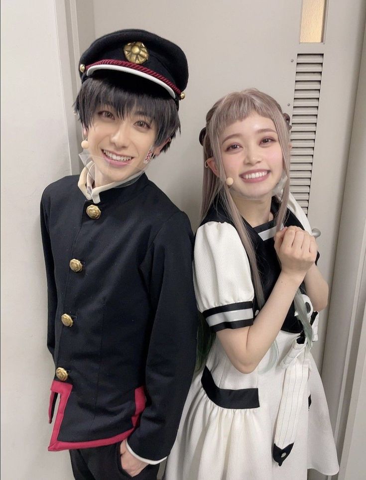 Yashiro And Hanako Cosplay, Yashiro Nene Cosplay Makeup, Hananene Cosplay, Anime Cosplay Ideas For Couples, Duo Cosplay Ideas Best Friends, Couple Cosplay Anime, Cosplay Duos, Nene Yashiro Cosplay, Tbhk Cosplay