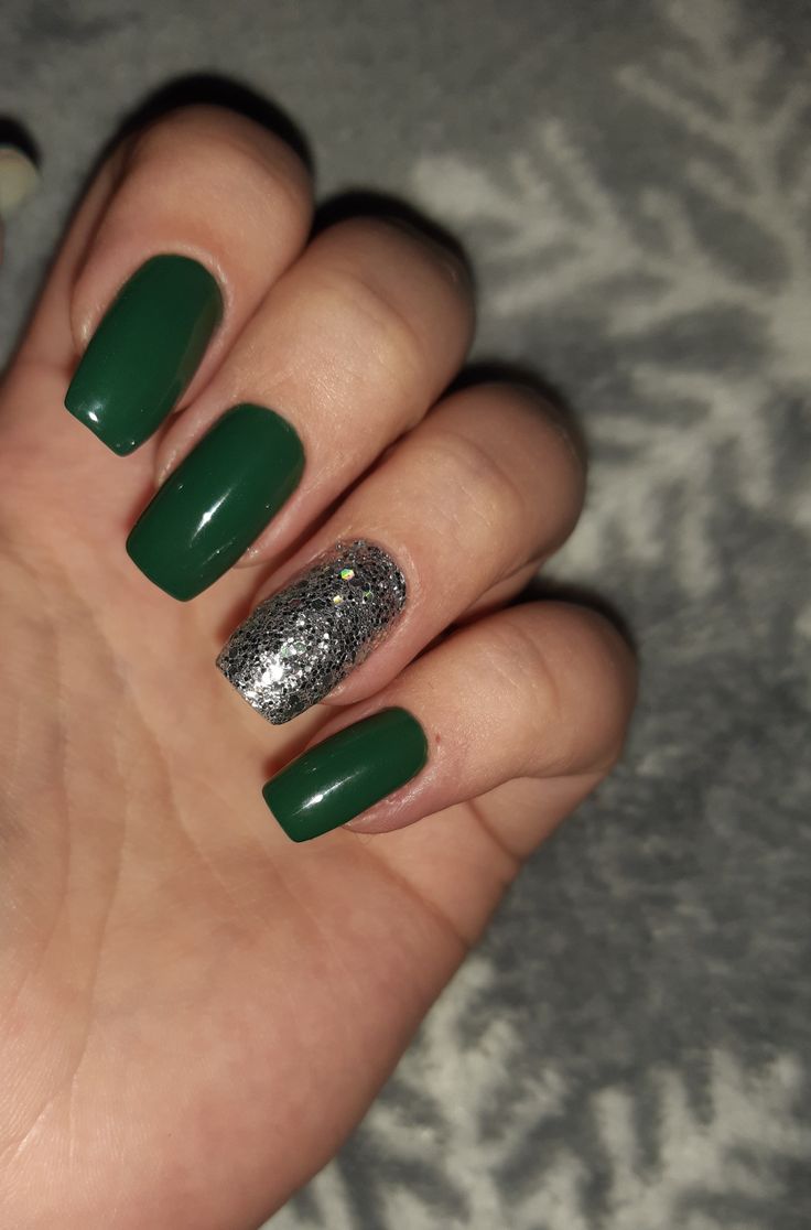 Dark Green And Glitter Nails, Green And Sparkle Nails, Green And Silver Nails Acrylic, Dark Green Nails With Glitter, Green And Silver Makeup, Green And Silver Nail Designs, Silver And Green Nails, Green Nails Glitter, Green Silver Nails