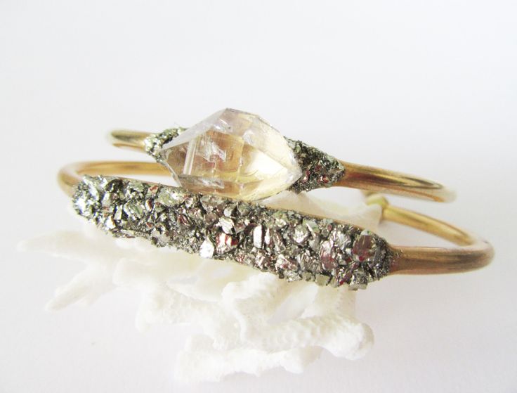 Bridal Jewelry Ideas, Boho Bridal Jewelry, Boho Cuff Bracelet, Cheap Diamond Rings, Boho Cuff, Brass Cuff Bracelet, Mineral Jewelry, Raw Quartz Crystal, Raw Crystals