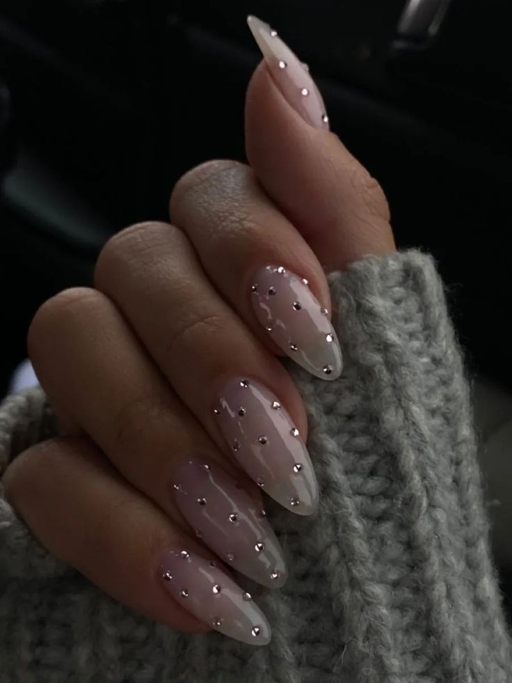 Jems On Nails, White With Rhinestones Nails, French Manicure Pearl, White Reflective Nails, Nails Inspo January, Ring Finger Nail Art Designs, Silver Nail Charms, Square Nye Nails, Clean Nails Aesthetic Design