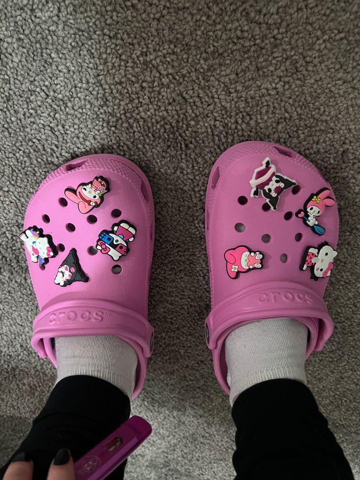 Girly Crocs, Matching Crocs For Best Friends, Crocs Pink, Pink Crocs Aesthetic, Hot Pink Crocs, Hello Kitty Crocs, Crocs Fashion Street Styles, Hello Kitty Crocs Charms, Hello Kitty Charms For Crocs