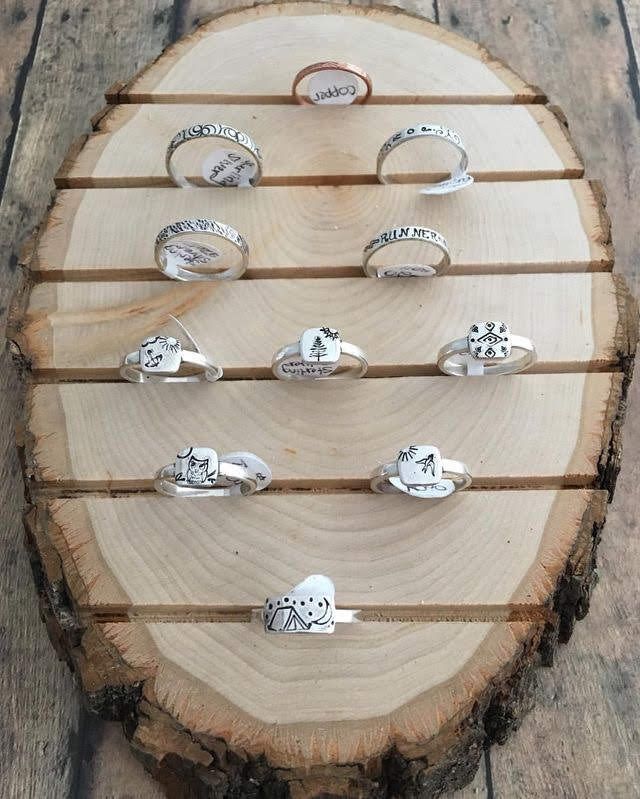 several rings are arranged on a piece of wood