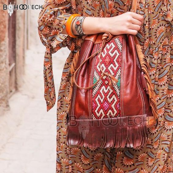 Travel bag, Carpet bag, leather bag , fashion , pinterest , travel  , crafts #pinterest #fashion #travel #Travel bag #Carpet bag #leather bag #crafts Travel Crafts, Kilim Bag, Kilim Pattern, Oversized Clutch, Traditional Kilim, Moroccan Leather, Carpet Bag, Unique Purses, Boho Bags