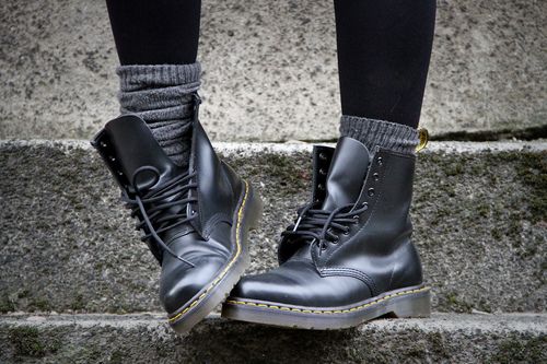 Lilly's Boots And Socks, Moda Grunge, Dr Martens Outfit, Martens Style, Estilo Hipster, Doc Martens Outfit, Grunge Fashion Soft, Outfit Trends, Barbara Palvin