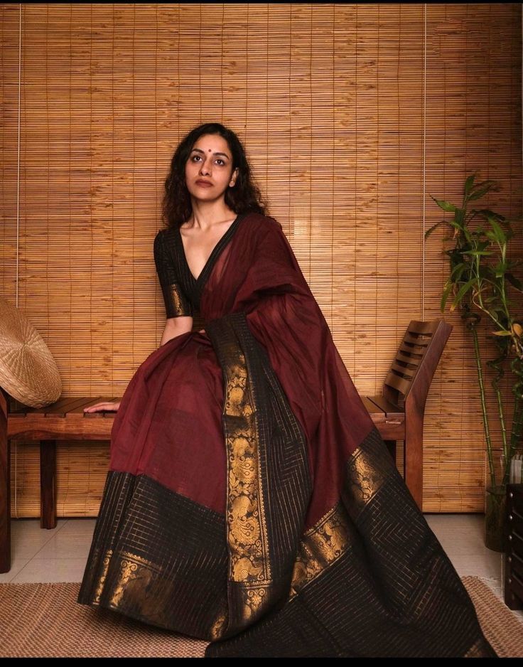 Dusky Skin Saree Look, Modern Onam Outfits, Indian Saree Aesthetic, Sarees Aesthetic, Cotton Saree Look Modern, Saree Look Modern, Modern Saree Look, Saree Styles Modern, Saree Aesthetic