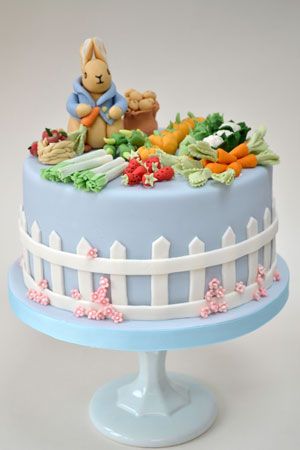 a winnie the pooh cake on a white pedestal