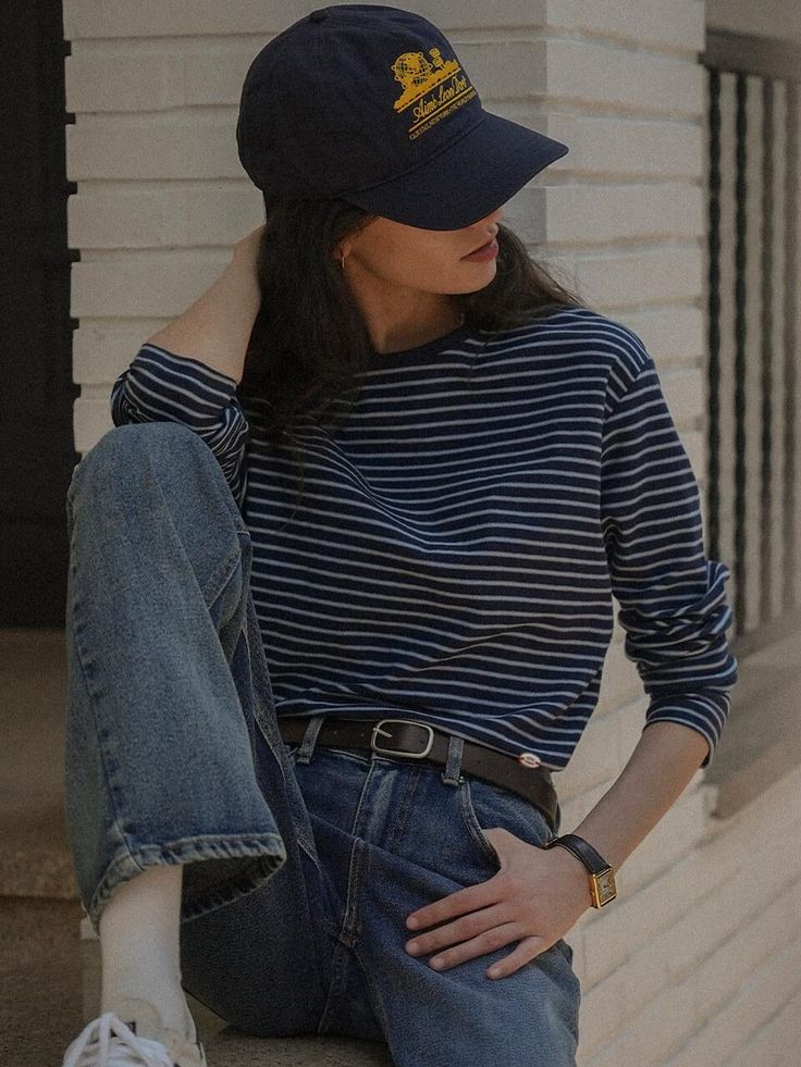 This T-shirt from TILLIDIE offers a classic style with modern details. It featues the double stitched contrast neckline for a firm finish to add appeal to the item.- Cropped length that makes your look stylish- Clean silhouette shoulder line- TILLIDIE logo decoration detail Classic Striped Crew Neck Top, Trendy Tops With Contrast Stripes For Work, Navy Crew Neck Top With Contrast Stripes, Classic Crew Neck Top With Contrast Stripes, Fall Tops With Contrast Stripes, Navy Top With Contrast Stripes For Fall, Classic T-shirt For Workwear In Fall, Classic Fall Tops With Contrast Stripes, Navy Fitted Top With Contrast Stripes