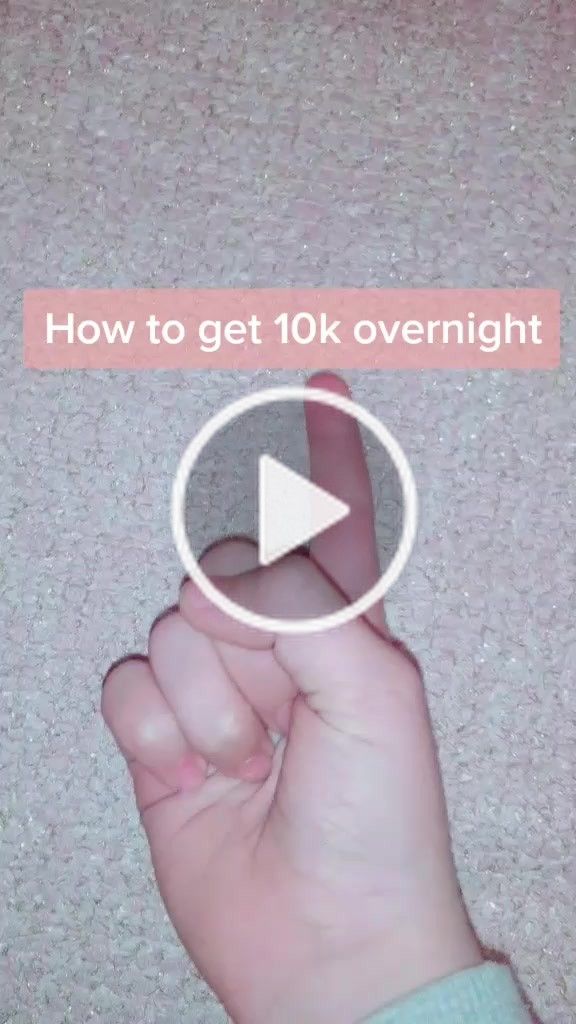 someone is pointing to the left with their thumb up and texting how to get 10k overnight