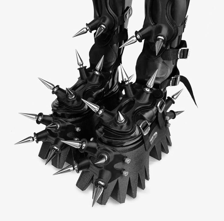 Techwear Accessories, Goth Fits, Knee Cap, Spike Shoes, New Rock, Crazy Shoes, Character Outfits, Custom Shoes, Black Aesthetic