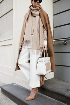 It's getting chillier girls, time to pack up your strappy tops and have a look at these office proof fall outfit ideas for inspiration for the next season! Minimalisticky Chic, Mode Over 50, Mantel Outfit, Tan Coat, Coat Outfit, Fashion Friday, Looks Street Style, Business Outfit, Inspired Outfits