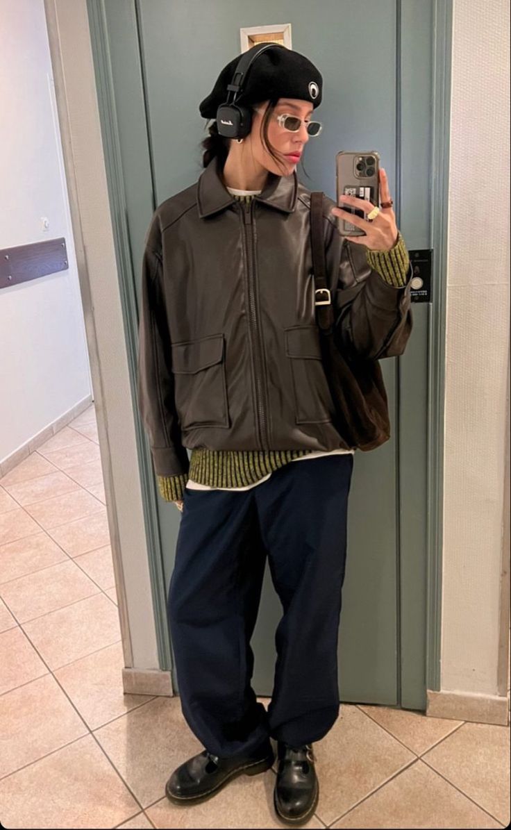 Femme Masc Outfits, Masc Fall Outfits, Business Street Style, Flat Cap Outfit, Rain Coat Outfit, Rain Outfits, Outfit Layering, Gender Neutral Fashion, Masc Outfits