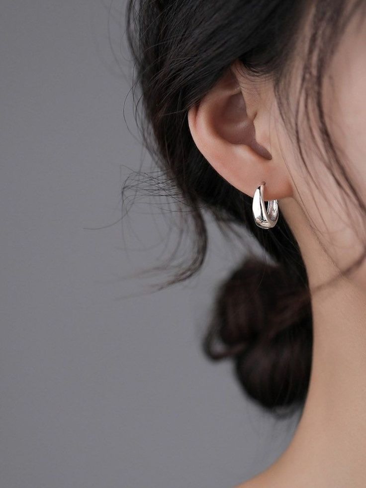 Silver Earrings Uk, Small Silver Hoop Earrings, Huggie Earrings Silver, Geometric Hoop Earrings, Silver Jewelry Earrings, Mini Hoop Earrings, Simple Earrings, Ear Jewelry, Silver Hoops